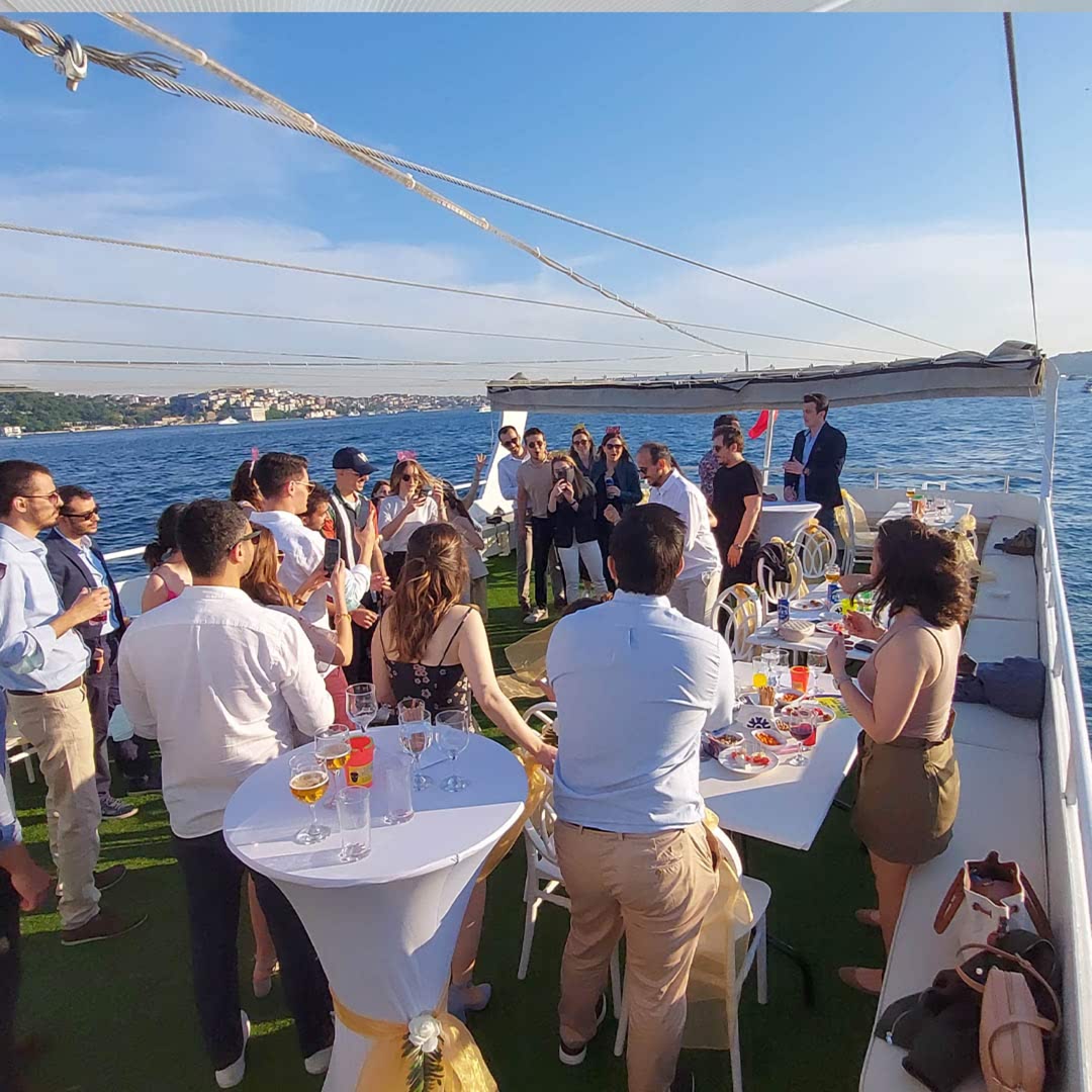 Teknede Mezuniyet Balosu