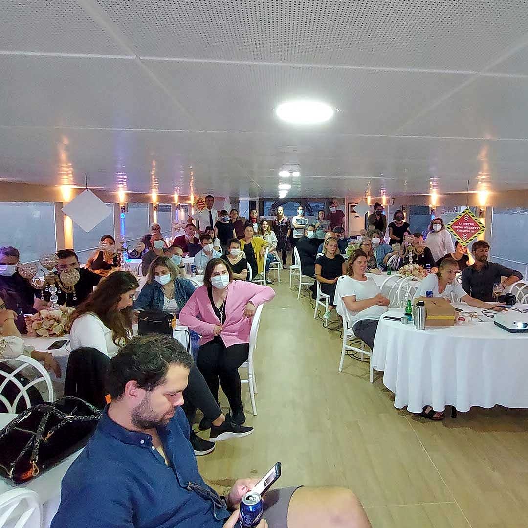 Teknede Şirket Yemeği