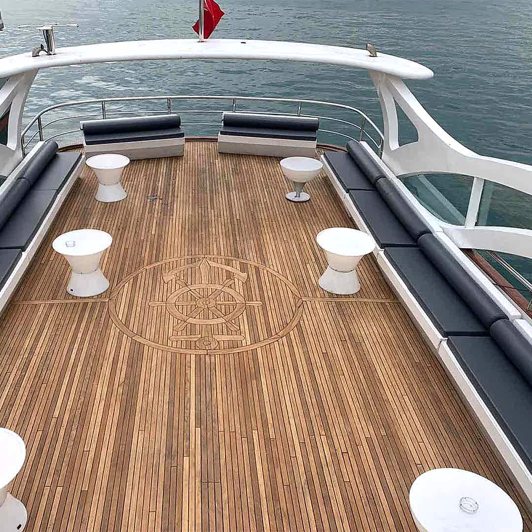 Boğazda Teknede İş Yemeği