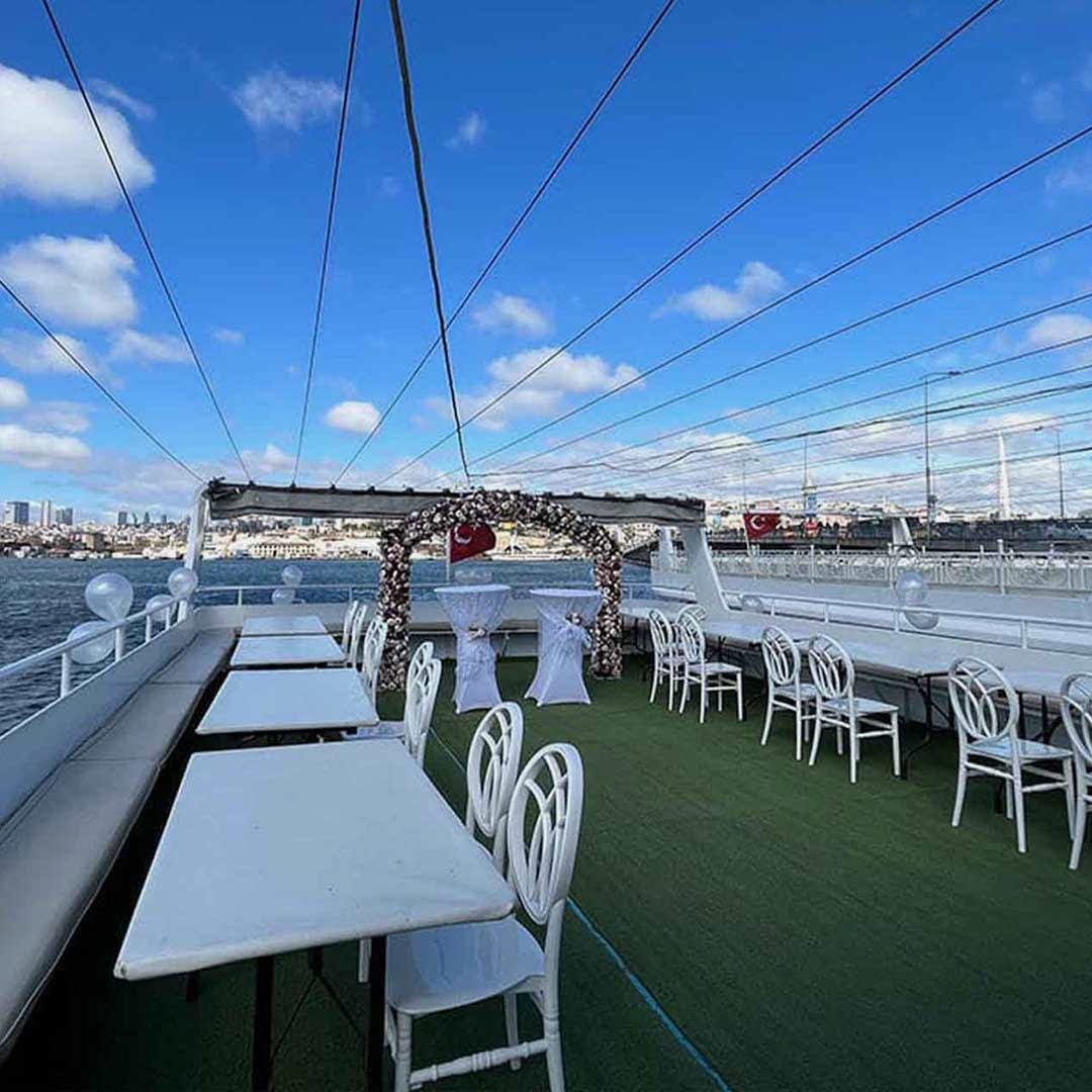 Teknede Şirket Yemeği İçin Hangi Adımlar İzlenir?