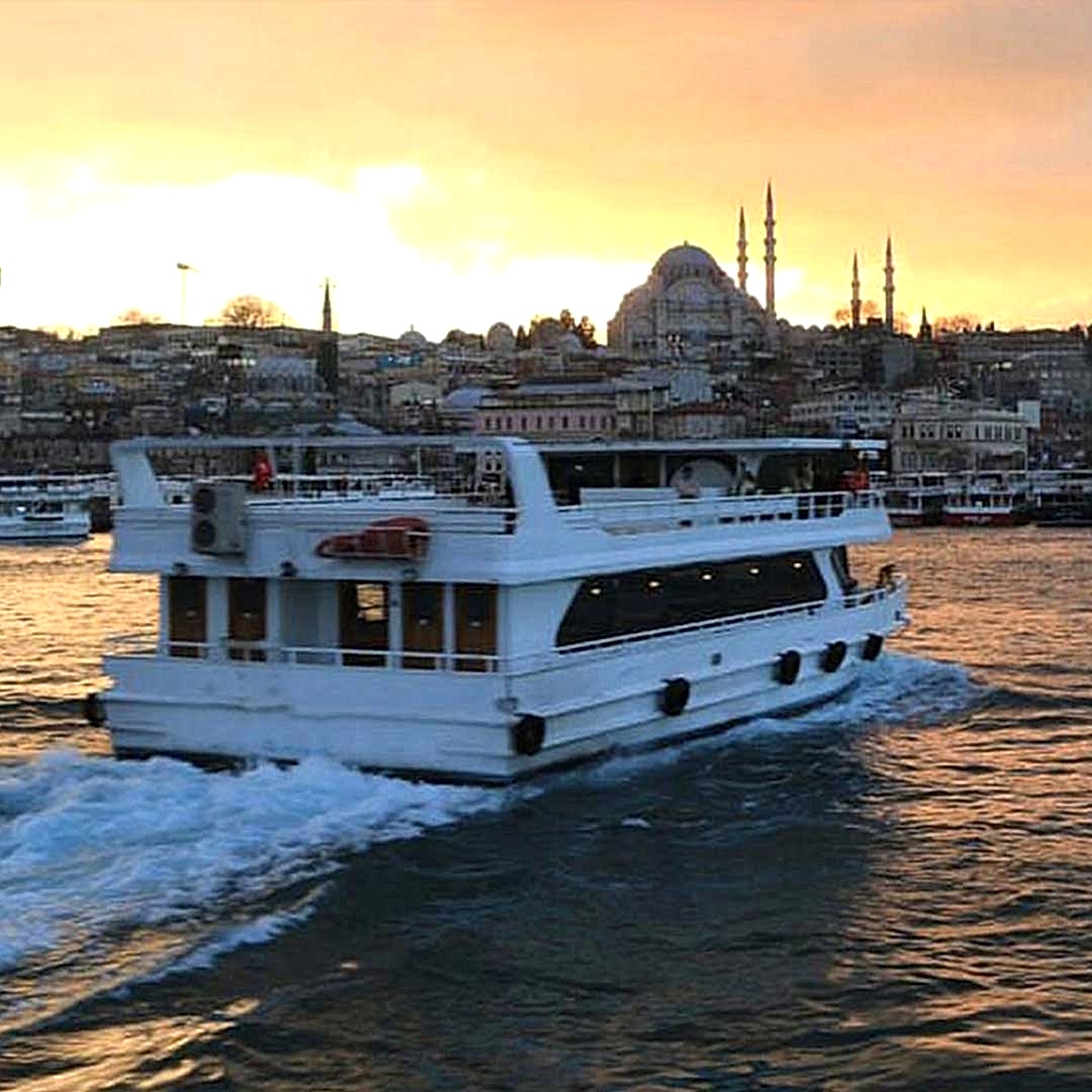 Şirket Yemeği İçin Özel Tekne Kiralama
