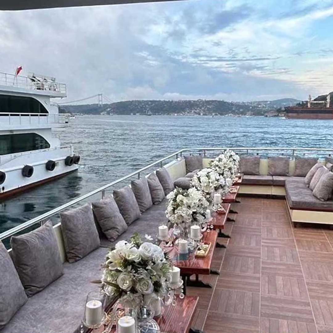 Teknede Boğazda Özel Şirket Yemeği