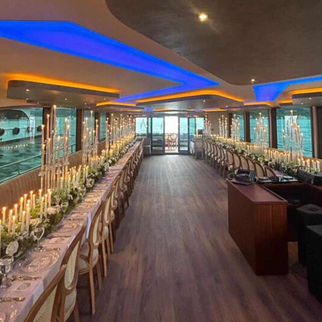 Teknede Yönetici Şirket Yemeği